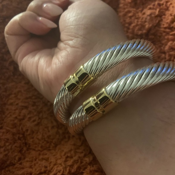 Pair of fashion bangle bracelets, excellent quality (silver tone) - Picture 2 of 6